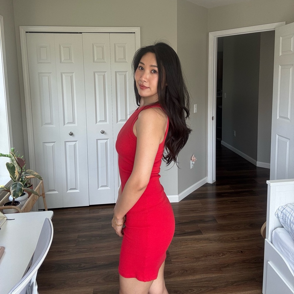 Fitted Red Sleeveless Dress